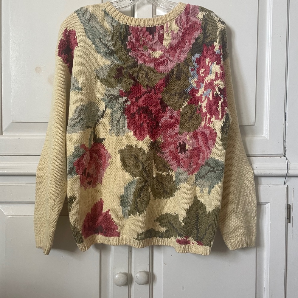 Distinction women’s vintage crew neck yellow, pink floral sweater cottagecore M